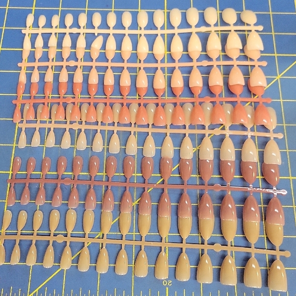 180 Total Nail On Strips  (6 Colors 30ct Each) New - Picture 1 of 7